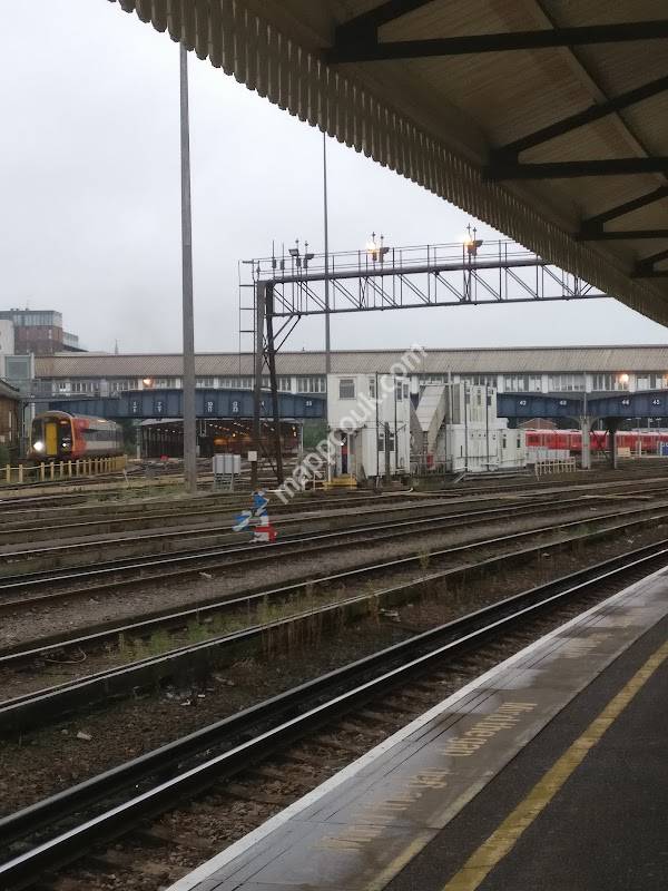 Clapham Junction Station (Stop C)