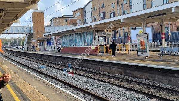 Elstree & Borehamwood Train Station - Thameslink Railway