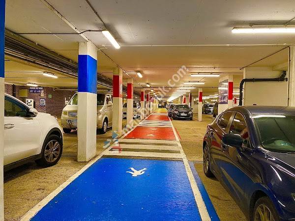 Historic Dockyard Car Park