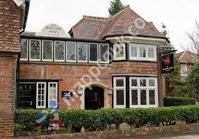 L'Auberge Public House