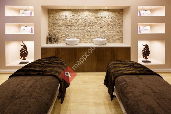 Naomi Nails & Beauty