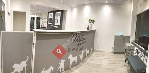 Pretty paws Dog and Cat grooming salon and puppy day care center