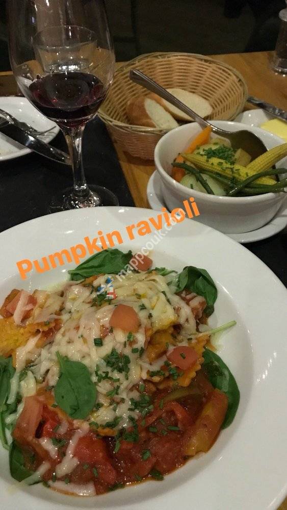 The Holly Tree Returant