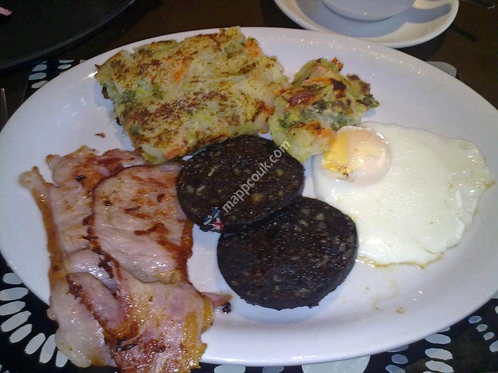 Vines Farmhouse Kitchen